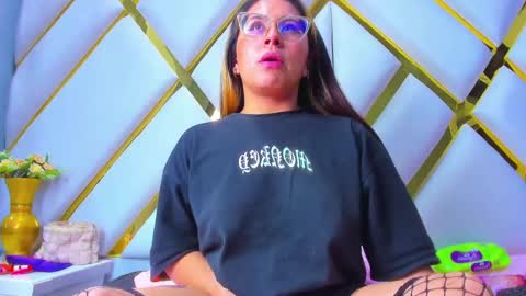 dollyjuicy1 online show from 02/11/25, 07:23