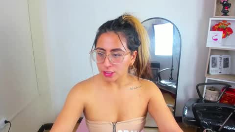 dollyjuicy1 online show from 02/26/25, 10:47