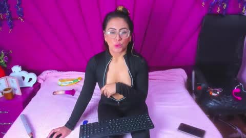 dollyjuicy1 online show from 03/04/25, 04:06