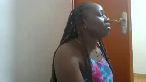 Snapshot of dollyvee chatting on 03/26/26, 05:51 dollyvee online show from 03/26/26, 05:51