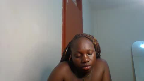 Snapshot of dollyvee chatting on 04/15/26, 06:15 dollyvee online show from 04/15/26, 06:15