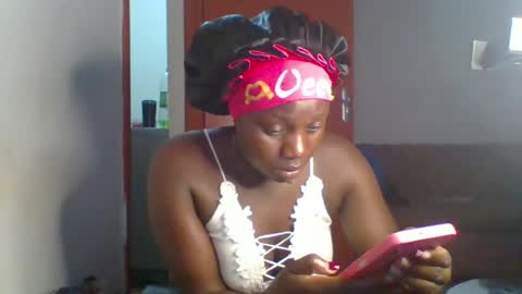 Snapshot of dollyvee chatting on 06/29/26, 05:35 dollyvee online show from 06/29/26, 05:35