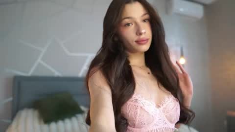 Snapshot of dollyvela chatting on 04/21/26, 12:44 Dolly online show from 04/21/26, 12:44