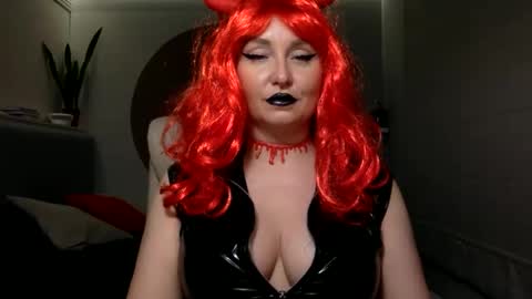 DOM MUMMY online show from 11/01/25, 05:20