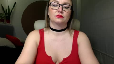 DOM MUMMY online show from 11/19/25, 06:02