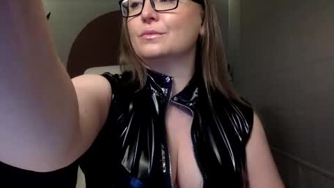 DOM MUMMY online show from 01/08/26, 06:16