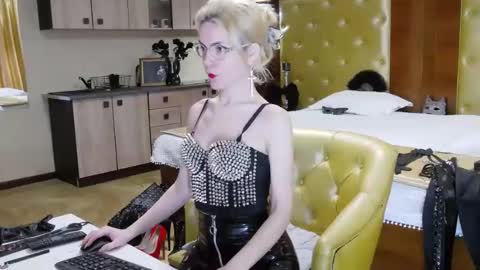 domcaprisse online show from 02/11/25, 11:10