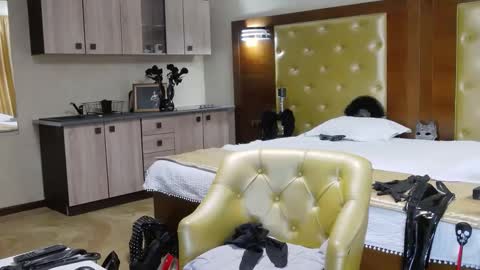 domcaprisse online show from 02/16/25, 11:49