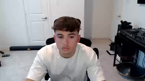 Snapshot of domd3 chatting on 10/16/25, 09:49 Dom online show from 10/16/25, 09:49