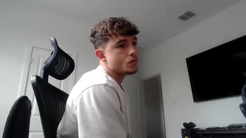 Snapshot of domd3 chatting on 10/27/25, 06:01 Dom online show from 10/27/25, 06:01