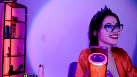 Snapshot of domgiirl chatting on 12/11/24, 09:34 Mistress online show from 12/11/24, 09:34