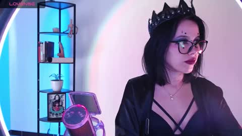 Snapshot of domgiirl chatting on 10/14/25, 04:30 Mistress online show from 10/14/25, 04:30