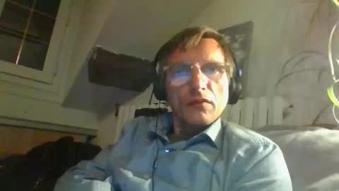 Snapshot of domi94300 chatting on 04/19/26, 10:12 domi94300 online show from 04/19/26, 10:12