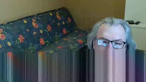 Snapshot of domiande chatting on 02/05/25, 10:19 domiande online show from 02/05/25, 10:19