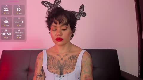 domiino_ online show from 10/22/25, 11:32