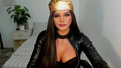 Snapshot of domina_angela chatting on 01/19/25, 06:31 ANGELA online show from 01/19/25, 06:31