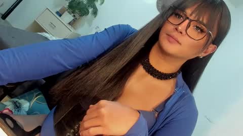 Snapshot of domina_angela chatting on 02/04/25, 04:39 ANGELA online show from 02/04/25, 04:39