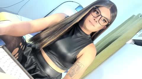 Snapshot of domina_angela chatting on 09/24/25, 04:38 ANGELA online show from 09/24/25, 04:38