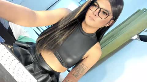 Snapshot of domina_angela chatting on 10/02/25, 04:08 ANGELA online show from 10/02/25, 04:08