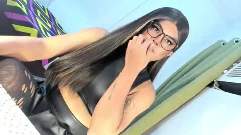 Snapshot of domina_angela chatting on 10/24/25, 03:19 ANGELA online show from 10/24/25, 03:19