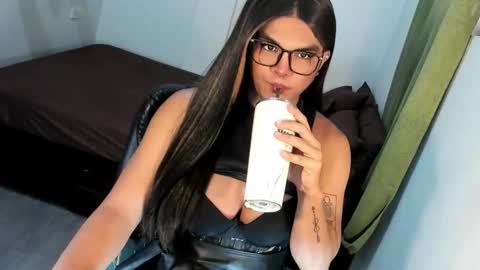 Snapshot of domina_angela chatting on 11/21/25, 01:59 ANGELA online show from 11/21/25, 01:59