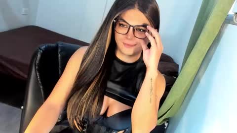 Snapshot of domina_angela chatting on 12/14/25, 06:08 ANGELA online show from 12/14/25, 06:08