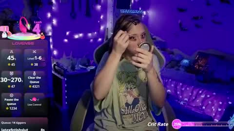 Snapshot of dominantman18064 chatting on 09/22/25, 11:18 Bigbearnbunnyboy online show from 09/22/25, 11:18