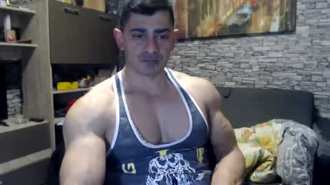 Snapshot of dominatemuscle chatting on 12/08/24, 04:28 Kevin online show from 12/08/24, 04:28