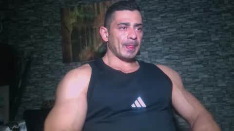 Snapshot of dominatemuscle chatting on 11/25/25, 05:35 Kevin online show from 11/25/25, 05:35