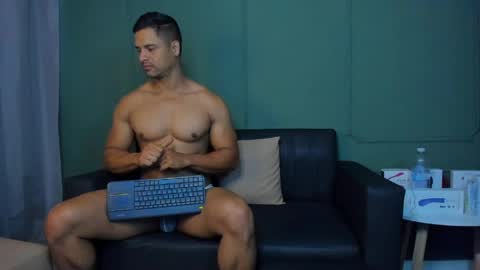 Dominc berry online show from 05/12/26, 12:02