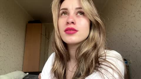 Mia online show from 04/04/26, 07:06