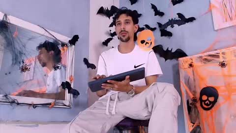 Snapshot of dominic_blade chatting on 10/30/25, 05:57 Dominic online show from 10/30/25, 05:57