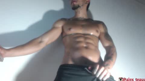 Snapshot of dominic_donnovan chatting on 11/04/25, 10:20 DOMI online show from 11/04/25, 10:20