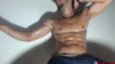 Snapshot of dominic_donnovan chatting on 11/13/25, 06:01 DOMI online show from 11/13/25, 06:01