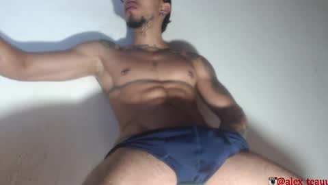 Snapshot of dominic_donnovan chatting on 11/23/25, 05:13 DOMI online show from 11/23/25, 05:13