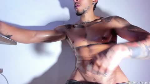 Snapshot of dominic_donnovan chatting on 11/30/25, 04:33 DOMI online show from 11/30/25, 04:33