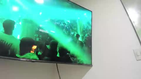 Snapshot of dominic_donnovan chatting on 12/22/25, 11:29 DOMI online show from 12/22/25, 11:29