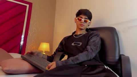 Snapshot of dominic_foox chatting on 02/20/26, 03:01 Dominic foox online show from 02/20/26, 03:01