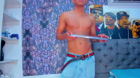 Snapshot of dominic_smith_ chatting on 02/06/25, 01:49 dominic_smith_ online show from 02/06/25, 01:49