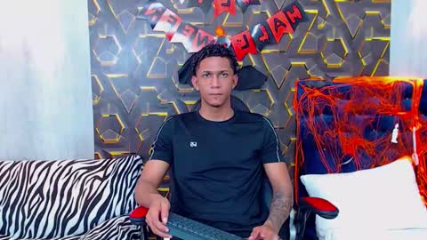 Snapshot of dominic_smith_ chatting on 10/26/25, 06:14 dominic_smith_ online show from 10/26/25, 06:14