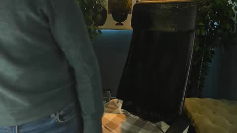 Snapshot of dominic_tore chatting on 11/16/25, 08:25 Dominic online show from 11/16/25, 08:25