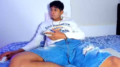 Snapshot of dominick_king chatting on 12/01/25, 01:43 Dominic online show from 12/01/25, 01:43