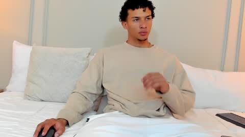 Snapshot of dominick_star chatting on 12/12/24, 03:43 Dominick Star online show from 12/12/24, 03:43