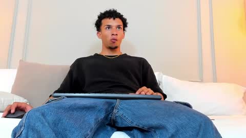 Snapshot of dominick_star chatting on 01/06/25, 03:42 Dominick Star online show from 01/06/25, 03:42