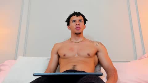 Snapshot of dominick_star chatting on 01/12/25, 09:19 Dominick Star online show from 01/12/25, 09:19