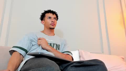 Snapshot of dominick_star chatting on 01/16/25, 09:27 Dominick Star online show from 01/16/25, 09:27