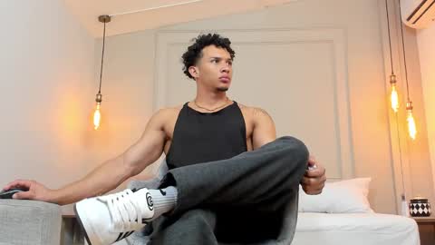 Snapshot of dominick_star chatting on 01/28/25, 09:30 Dominick Star online show from 01/28/25, 09:30