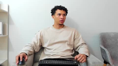 Snapshot of dominick_star chatting on 01/31/25, 03:20 Dominick Star online show from 01/31/25, 03:20