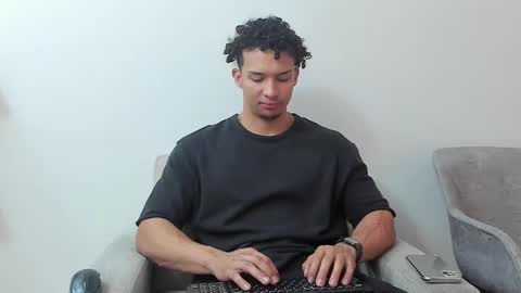 Snapshot of dominick_star chatting on 02/10/25, 04:08 Dominick Star online show from 02/10/25, 04:08