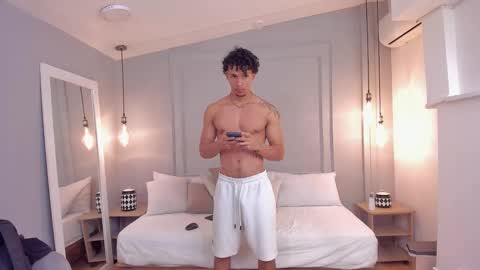 Snapshot of dominick_star chatting on 10/04/25, 04:32 Dominick Star online show from 10/04/25, 04:32